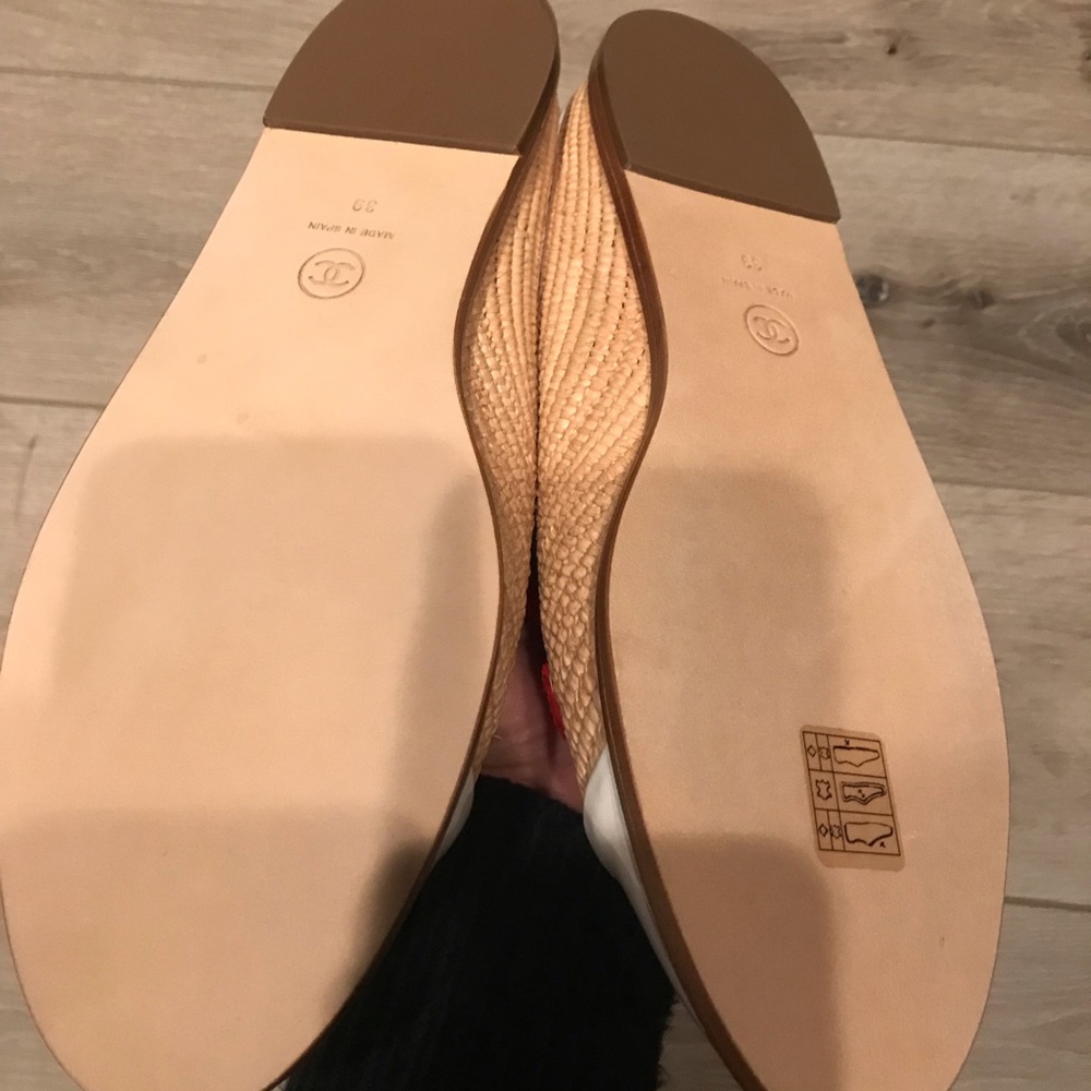 CHANEL Tan Raffia Espadrille Flats with Red Logo and White Cap Toe - Picture 3 of 5